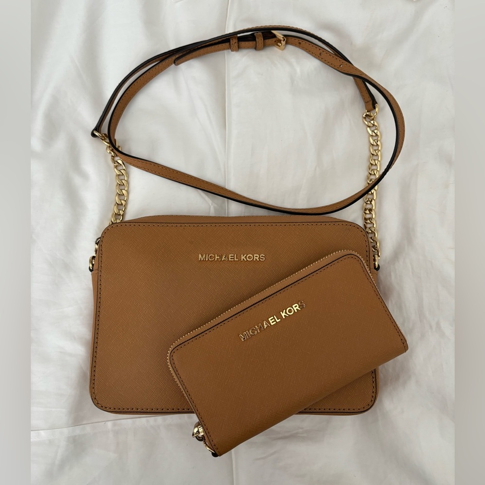 Michael Kors Jet Set East West Crossbody - *WALLET INCLUDED*
